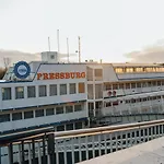 Hotel Botel Pressburg