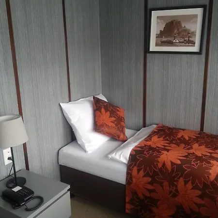 Отель Botel Pressburg Братислава