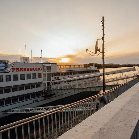 Hotell Botel Pressburg Bratislava