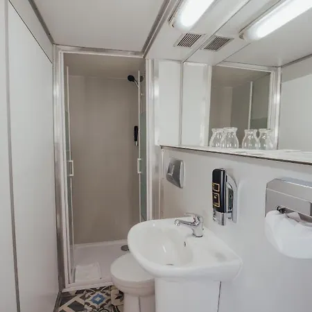 Отель Botel Pressburg 3*