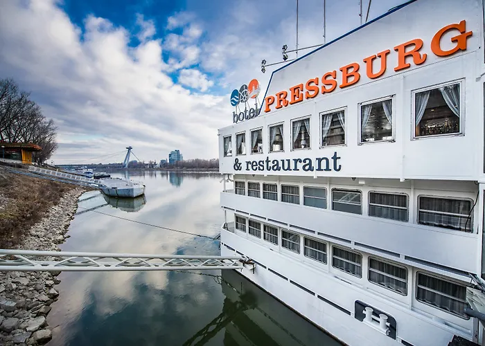 Hotel Botel Pressburg 3*