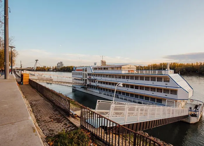 Botel Pressburg Hotel 3*