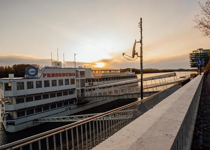 Hotel Botel Pressburg Bratislava