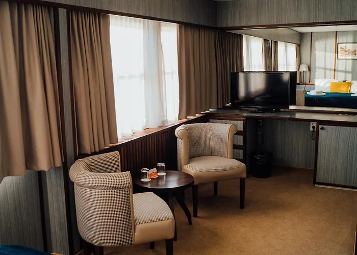 Botel Pressburg Отель 3*