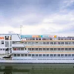 Botel Pressburg 호텔