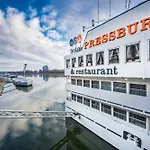 호텔 Botel Pressburg 3*