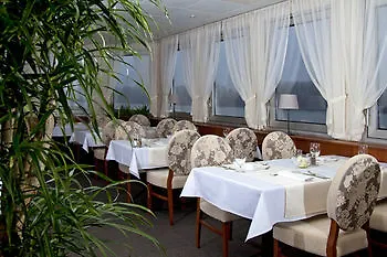 Отель Botel Pressburg