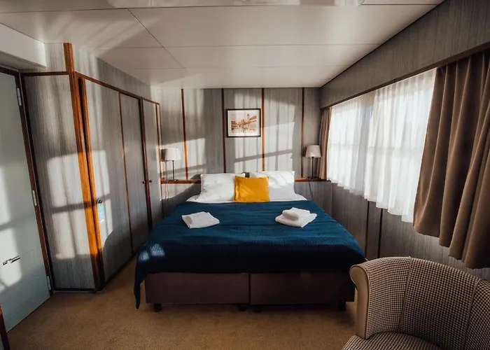 Botel Pressburg Отель