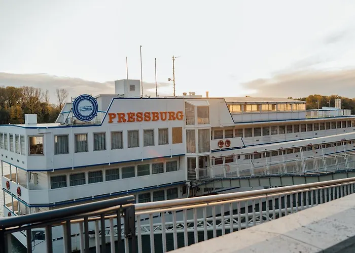 Отель Botel Pressburg