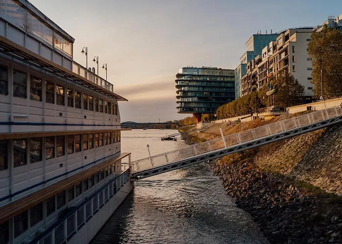 Отель Botel Pressburg