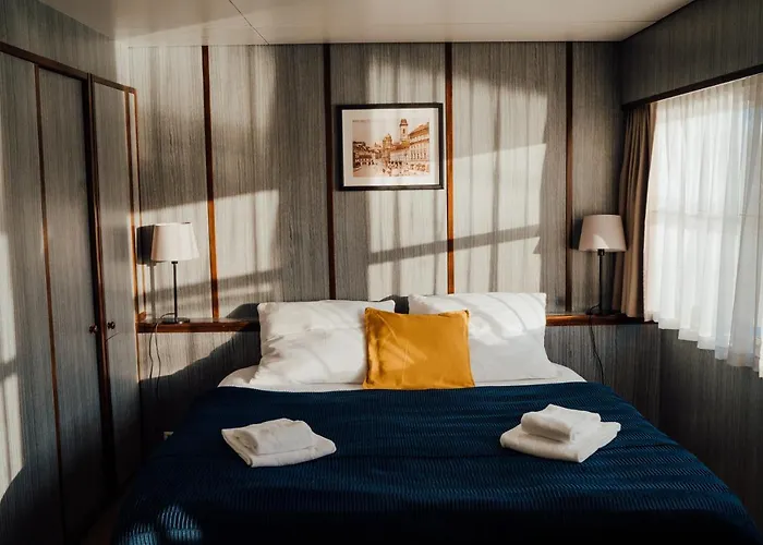 Отель Botel Pressburg