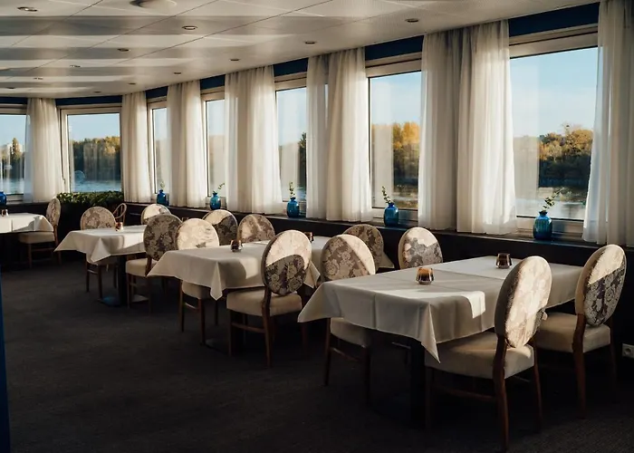 Botel Pressburg Отель