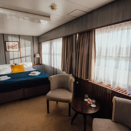 Hotell Botel Pressburg 3*