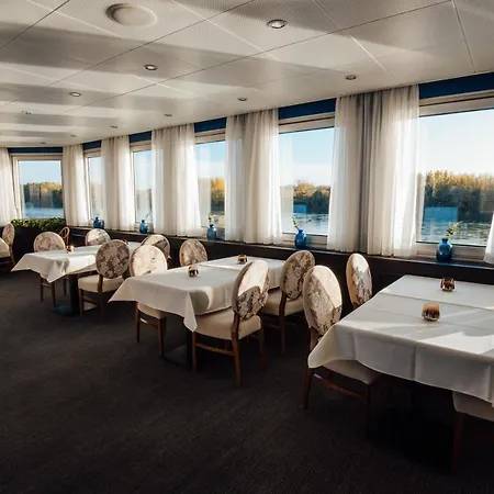 Hotell Botel Pressburg 3*