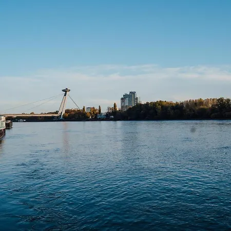 Hotell Botel Pressburg 3*